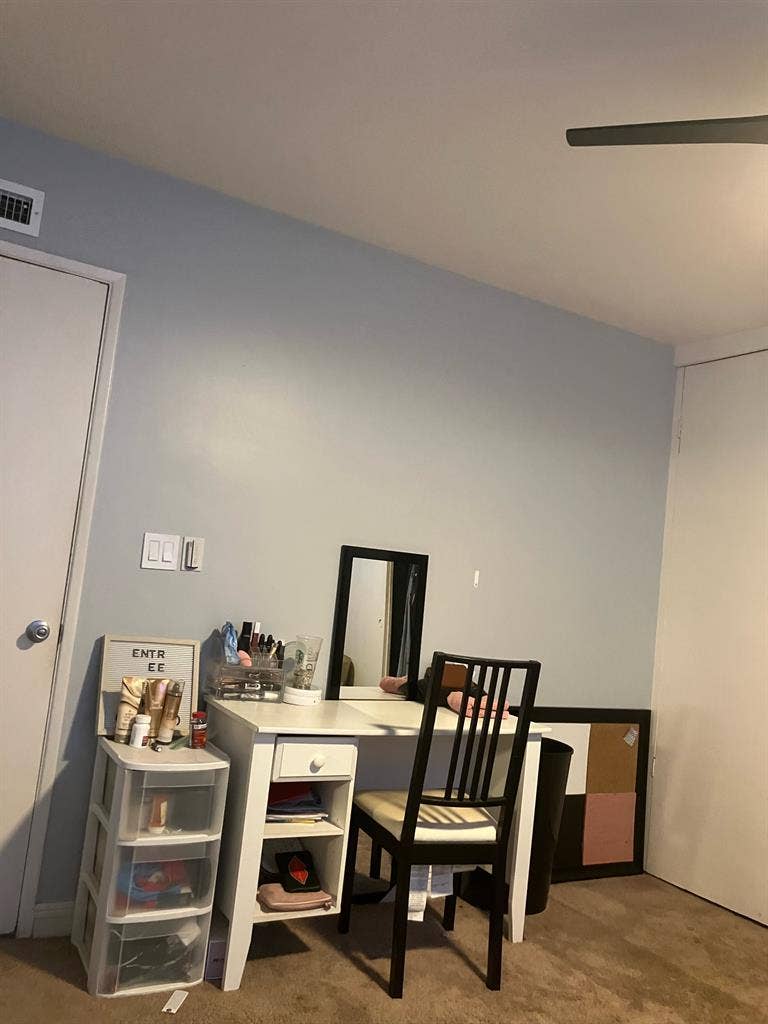 Private Room + Bath – Del Cerro