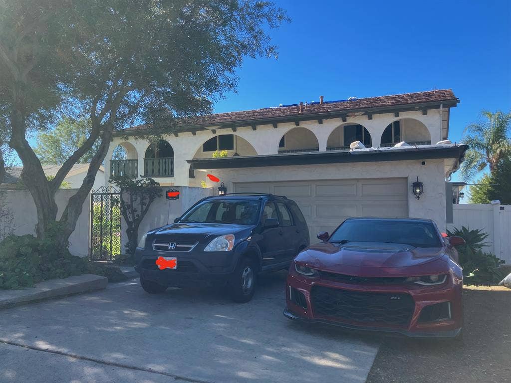 Private Room + Bath – Del Cerro