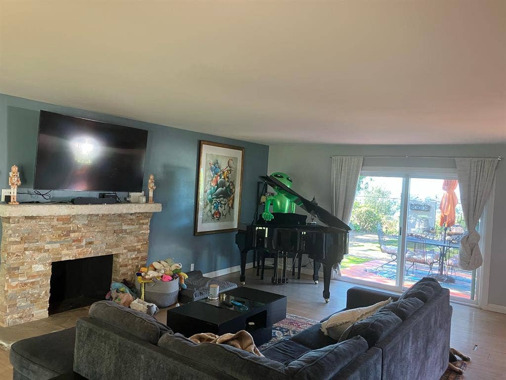 Private Room + Bath – Del Cerro