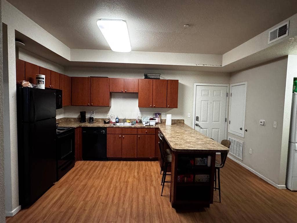 Private Room & bath in a 4br