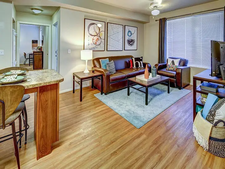 Private Room & bath in a 4br