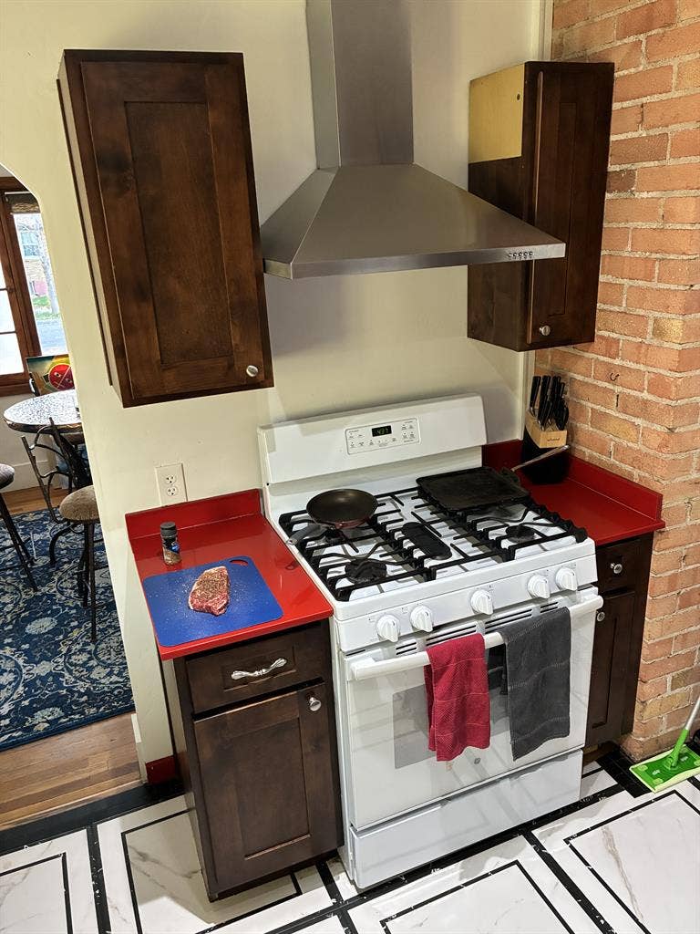 Room for rent in great 4 bedroom.