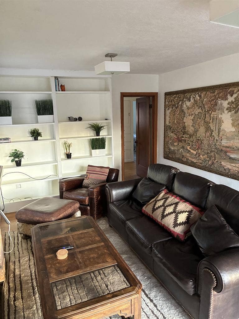 Room for rent in great 4 bedroom.