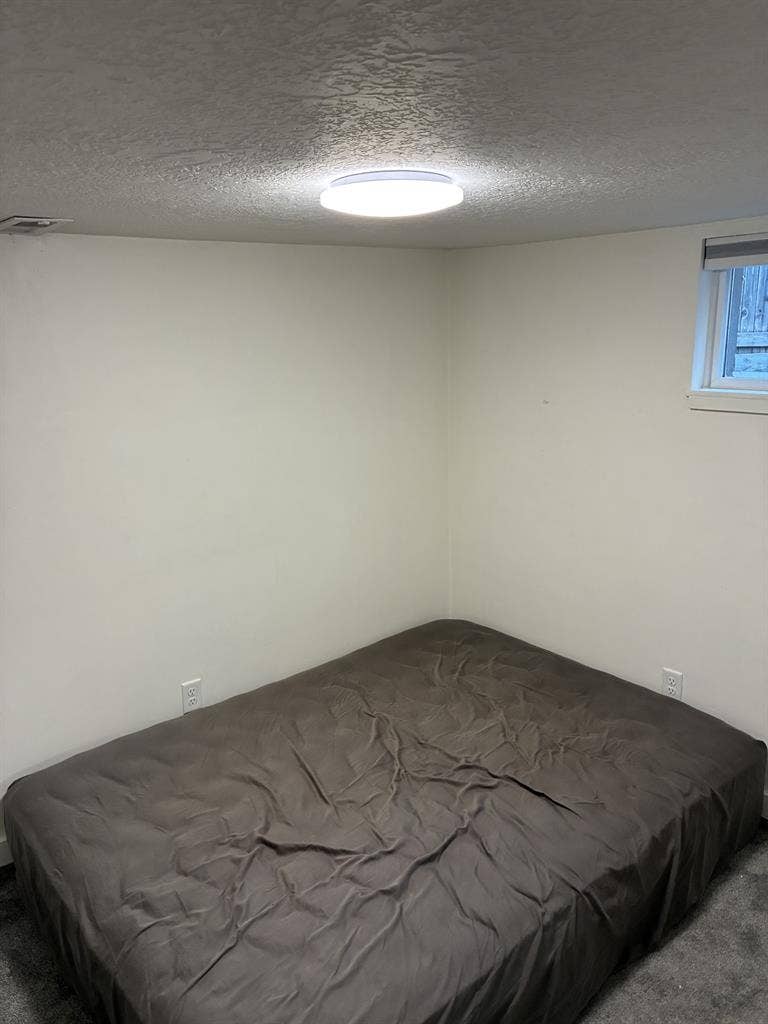 Room for rent in great 4 bedroom.