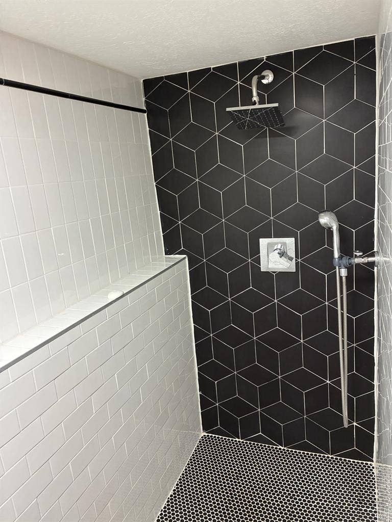 Room for rent in great 4 bedroom.