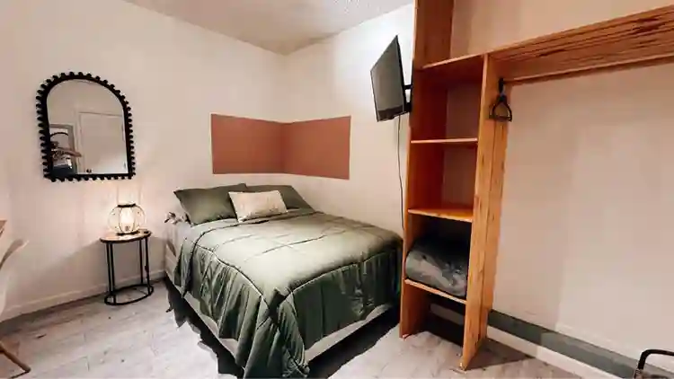 Spacious private room w/ bath