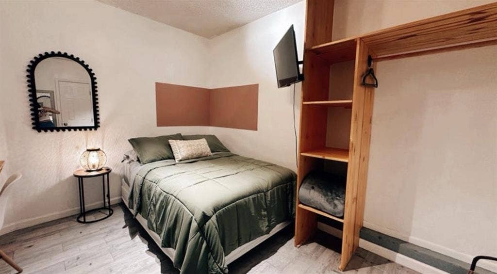 Cozy room w/ private bath