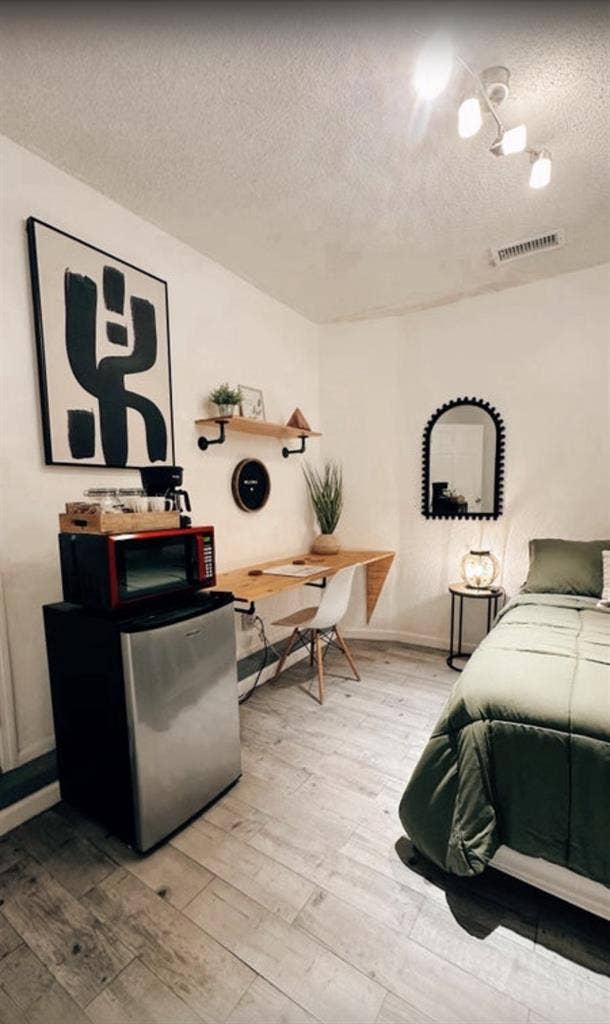 Cozy room w/ private bath