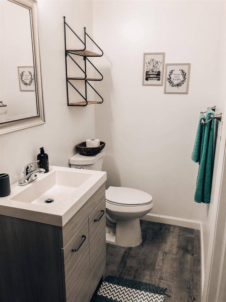 Spacious private room w/ bath