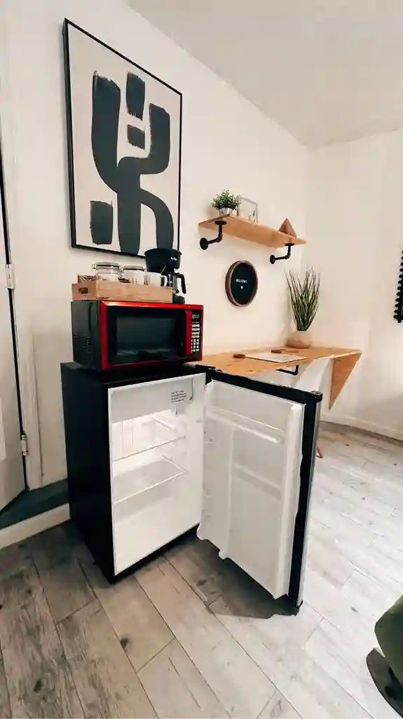 Spacious private room w/ bath