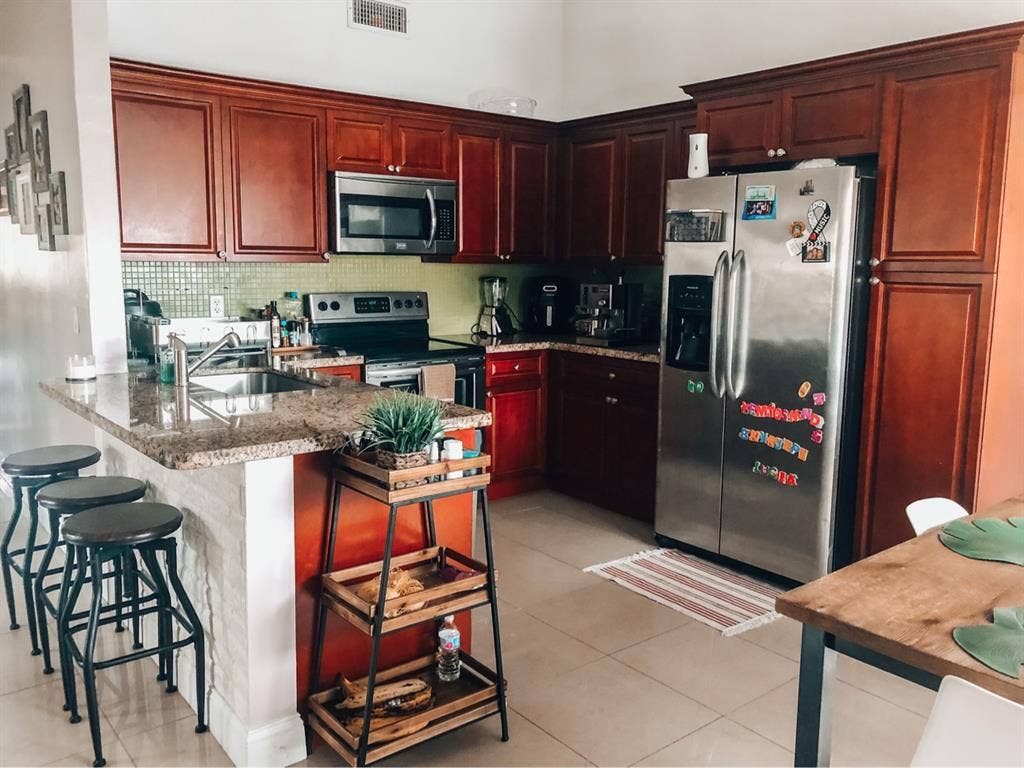 Spacious private room w/ bath