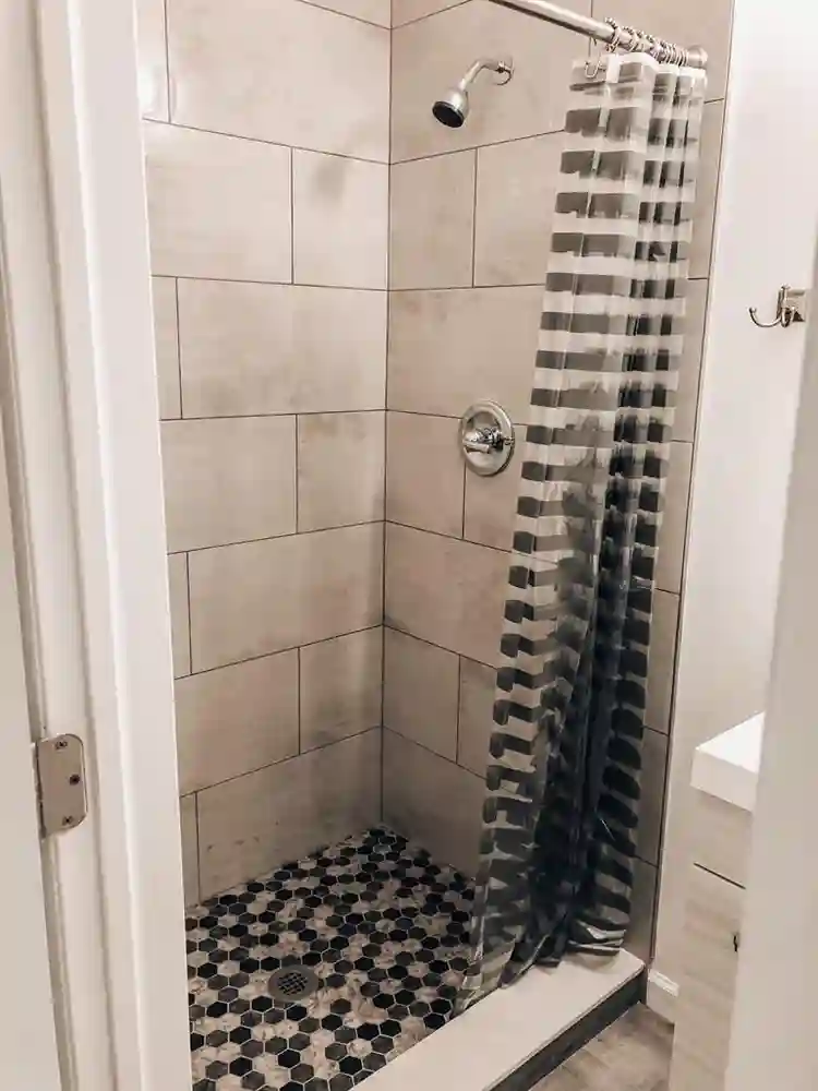 Spacious private room w/ bath