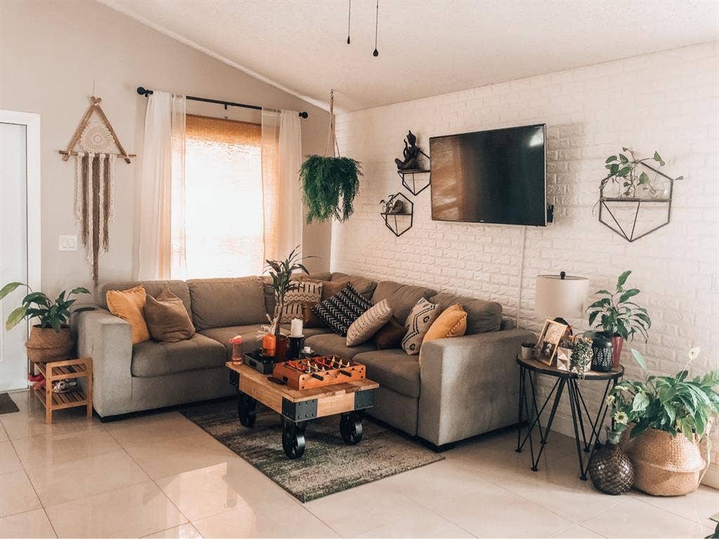 Spacious private room w/ bath