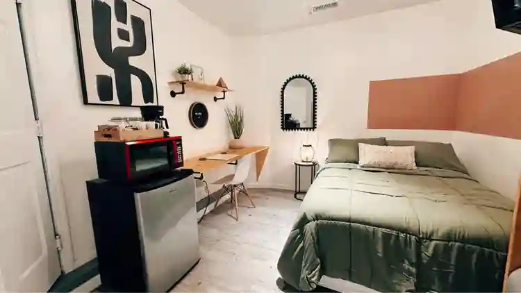 Spacious private room w/ bath