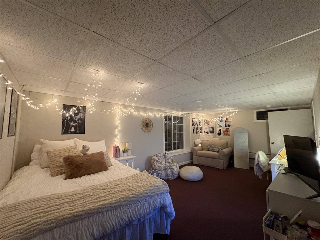 Looking for female sublet!