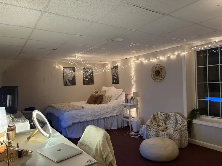 Looking for female sublet!