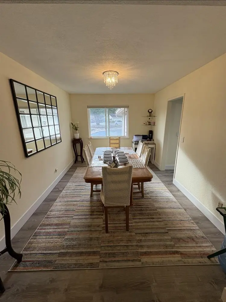 Two Rooms Available Oak Hills