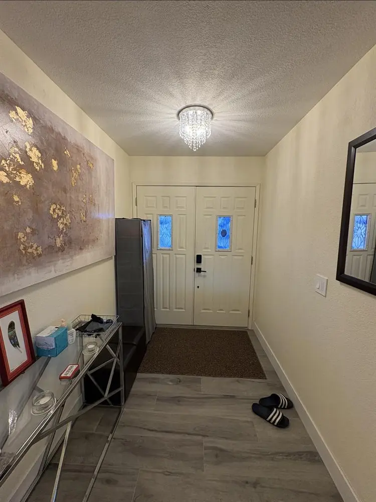 Two Rooms Available Oak Hills