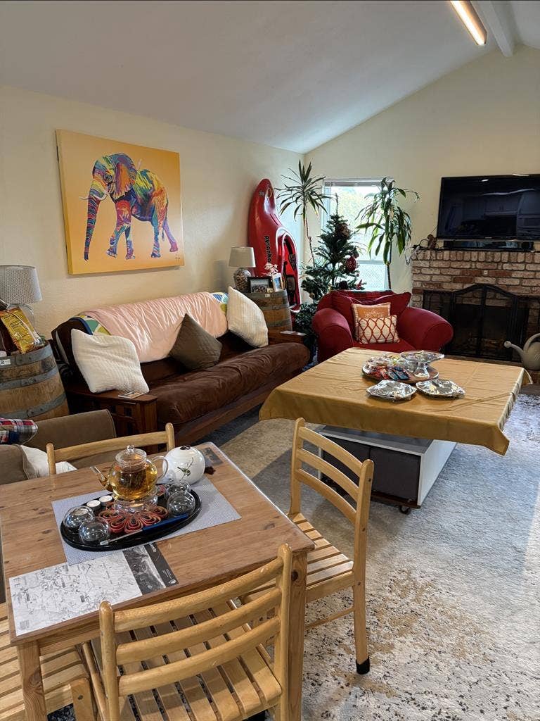 Two Rooms Available Oak Hills