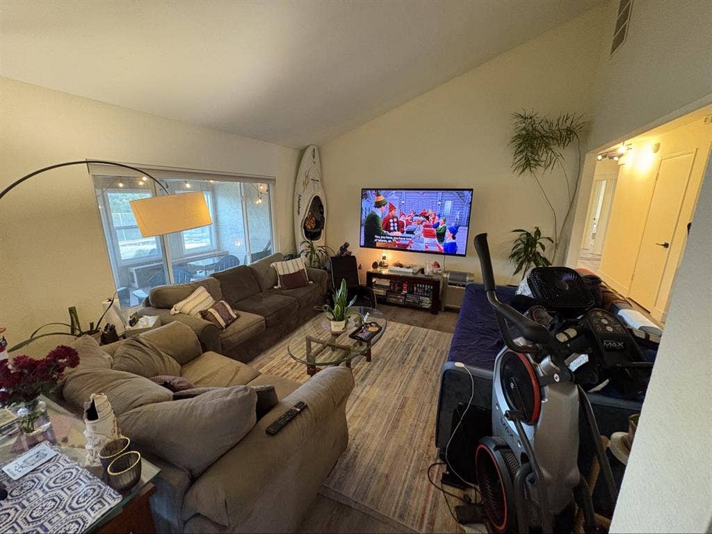 Two Rooms Available Oak Hills