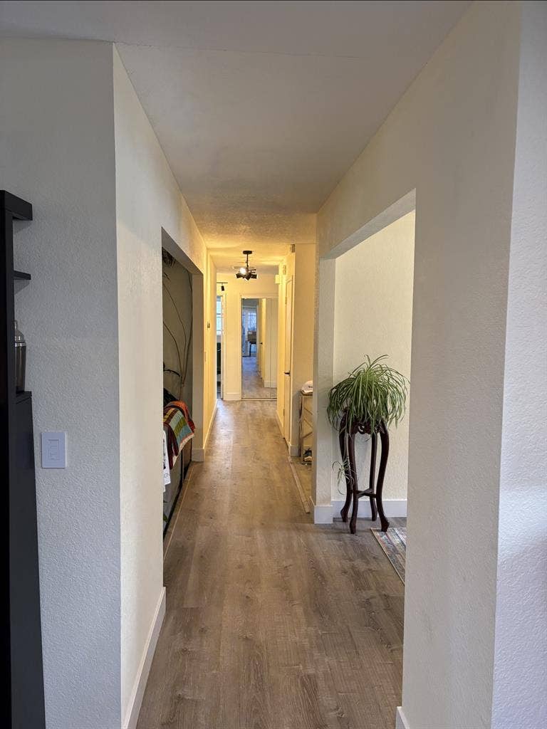 Two Rooms Available Oak Hills