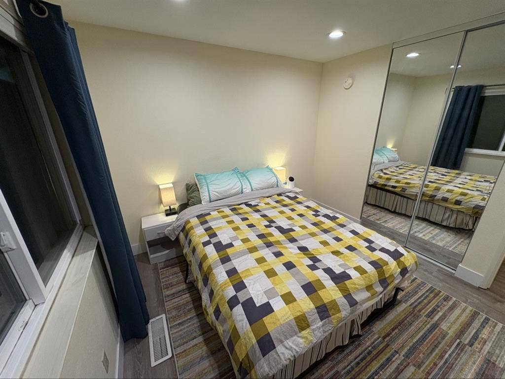 Two Rooms Available Oak Hills