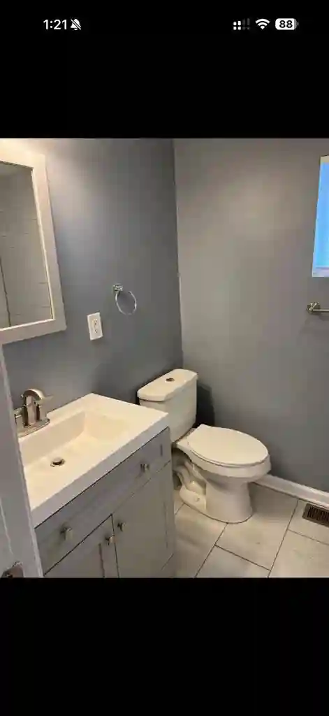 yo looking for roommates