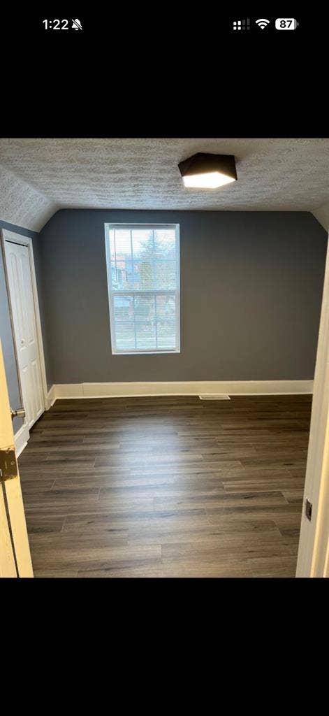 yo looking for  roommates