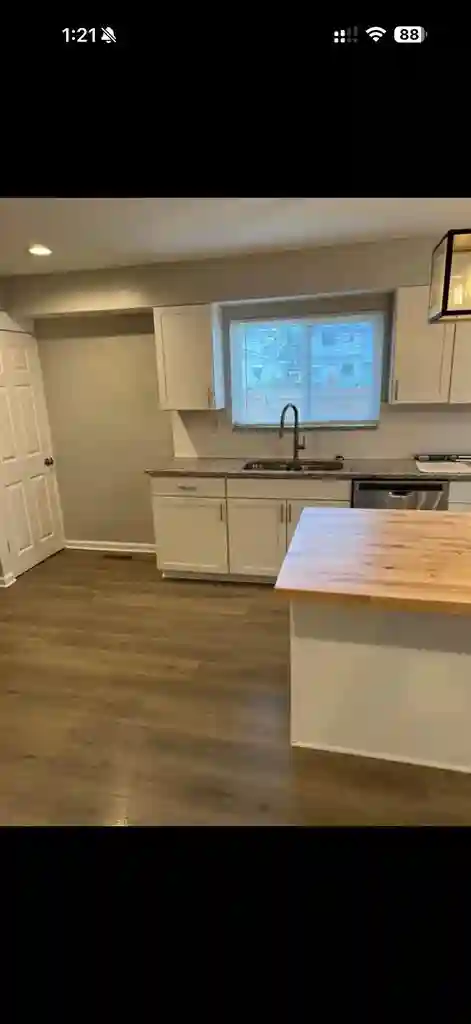 yo looking for roommates