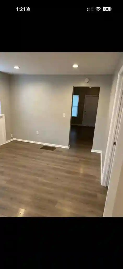 yo looking for roommates