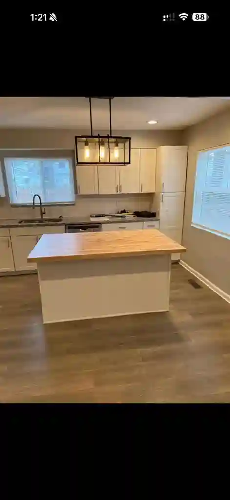 yo looking for roommates