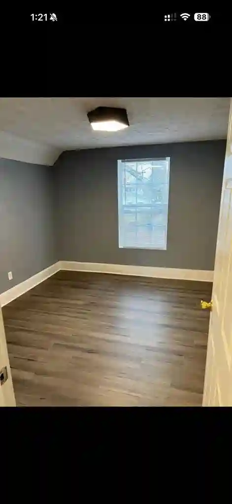 yo looking for roommates