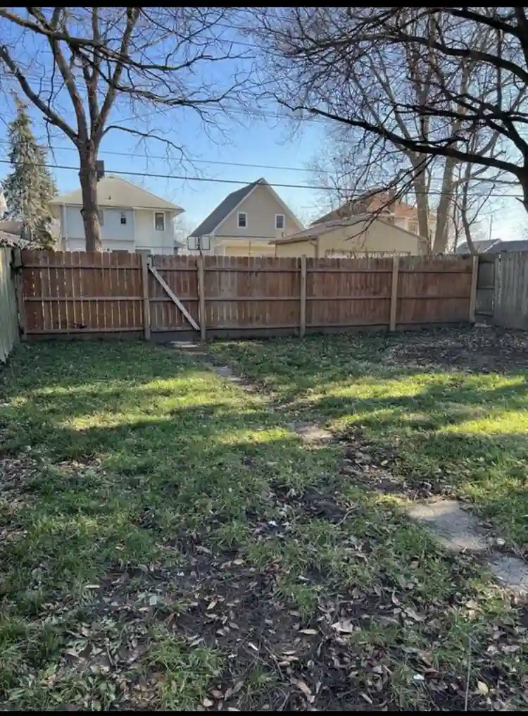 yo looking for roommates