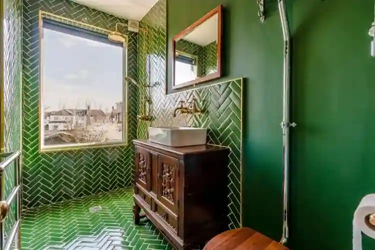 Large Double on Elizabeth Line