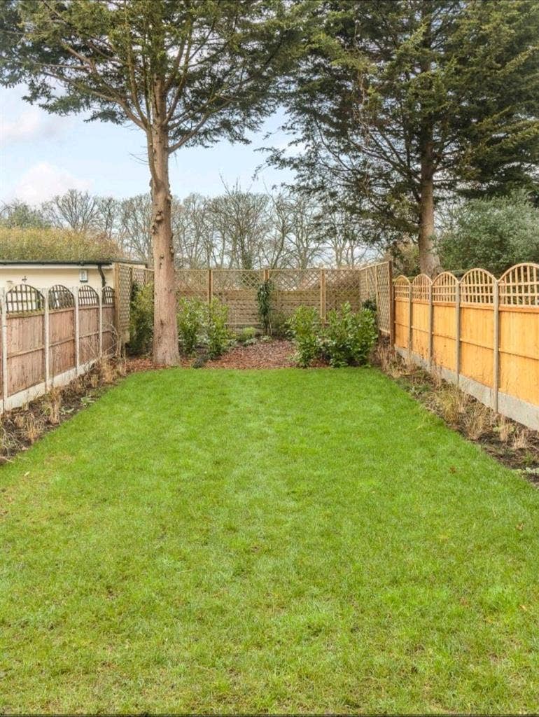 Large Double on Elizabeth Line