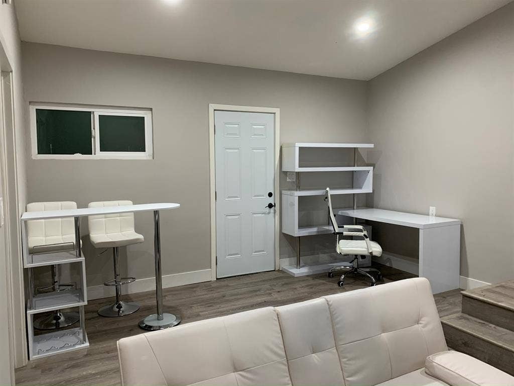 Dog-friendly master bed/bath