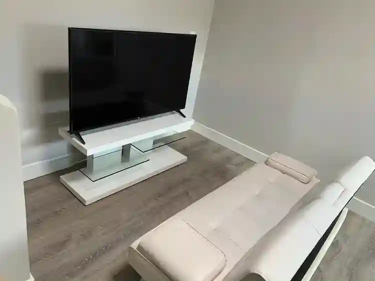 Dog-friendly master bed/bath