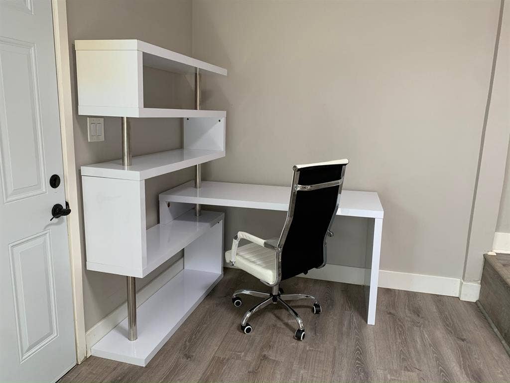 Dog-friendly master bed/bath