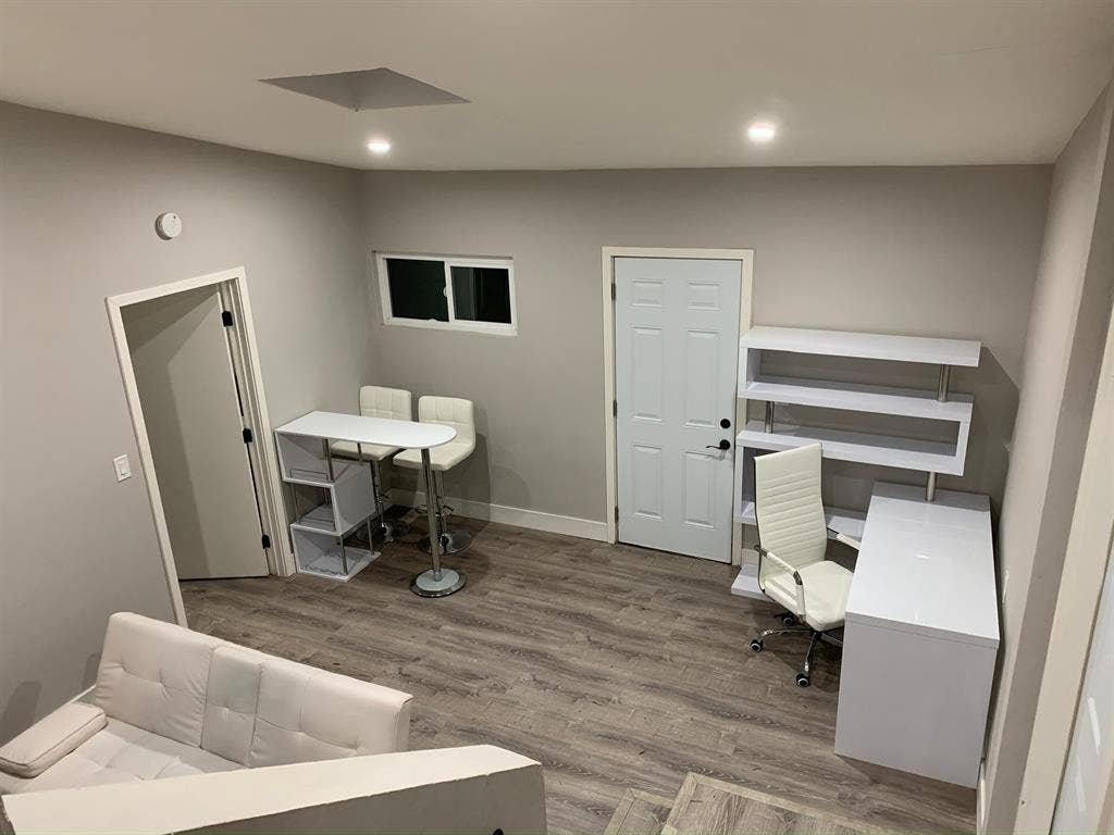 Dog-friendly master bed/bath