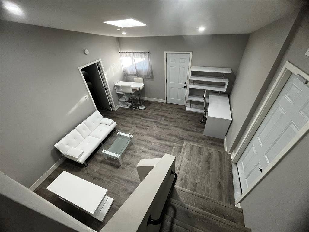 Dog-friendly master bed/bath