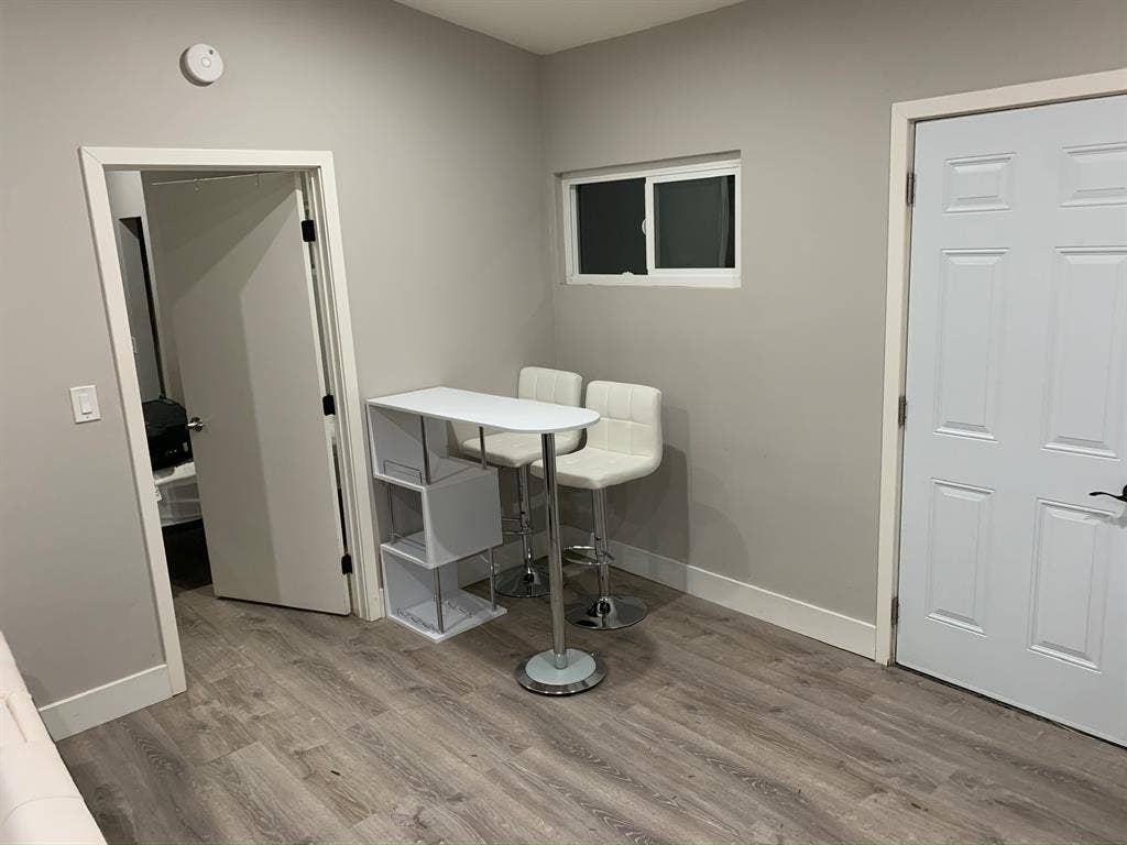 Dog-friendly master bed/bath