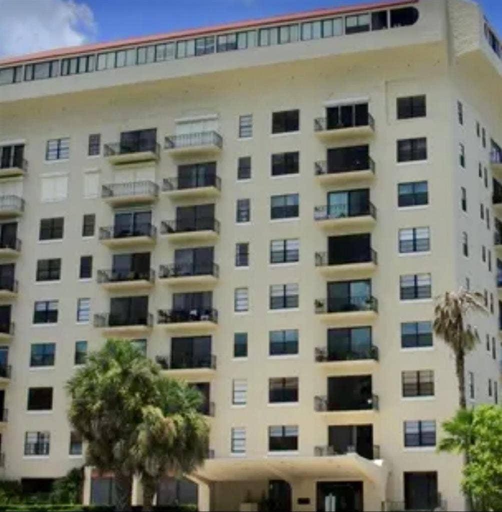 Live on Iconic Bayshore Blvd.