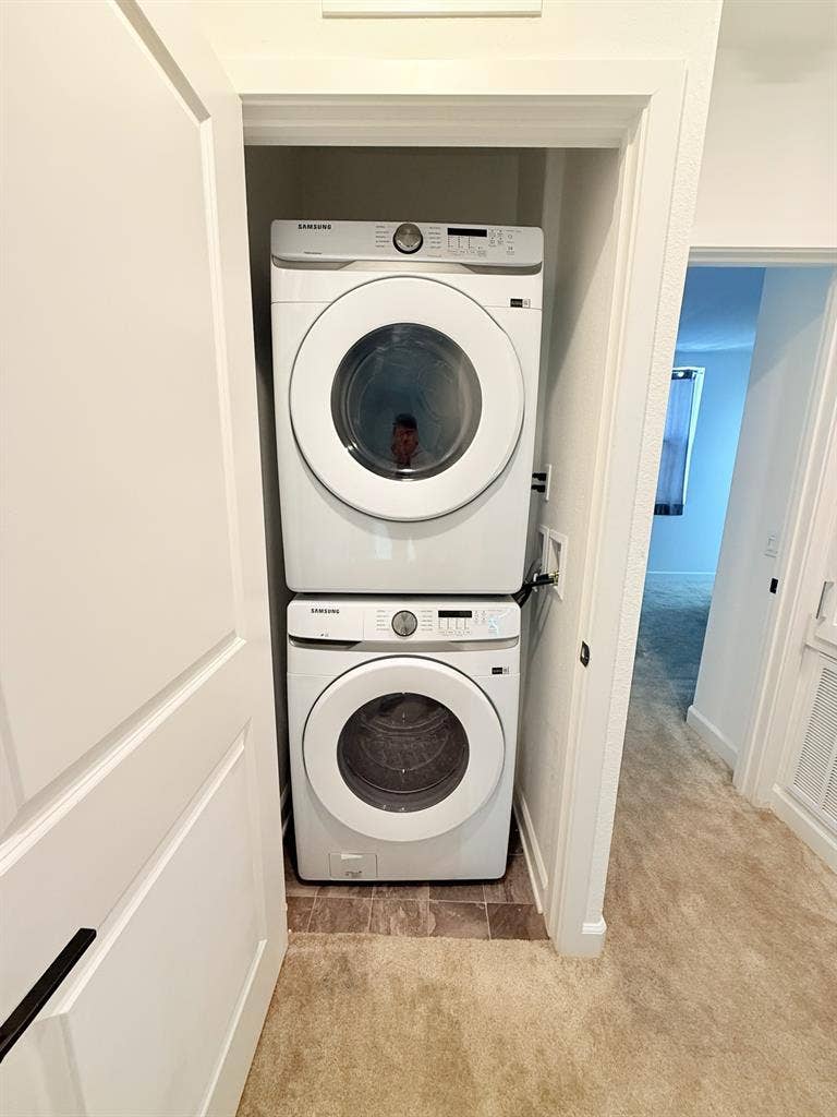 Roommate Needed December 1st