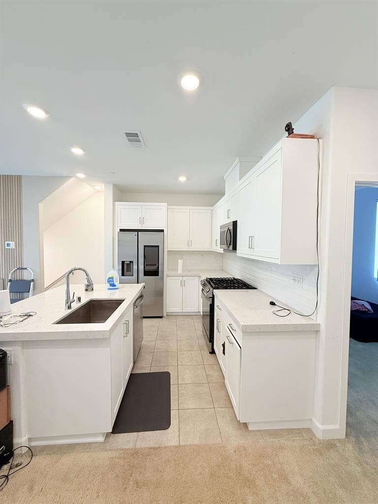 Roommate Needed December 1st