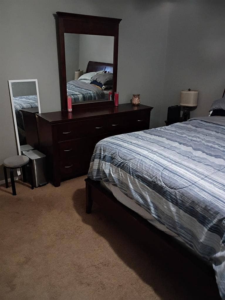 Female roommate wanted