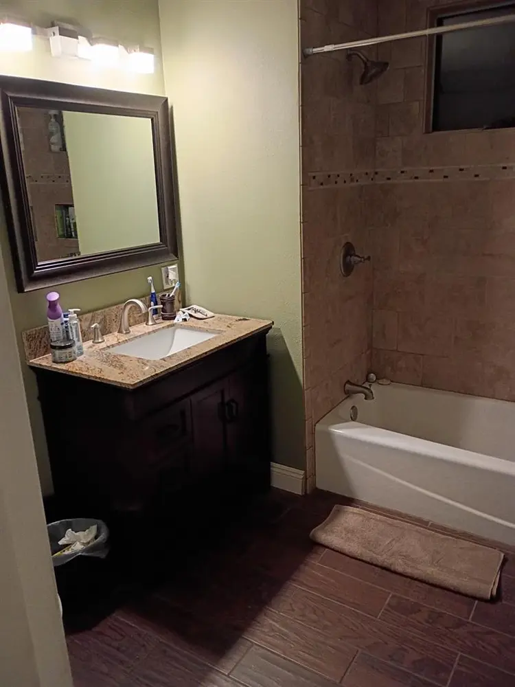 Female roommate wanted