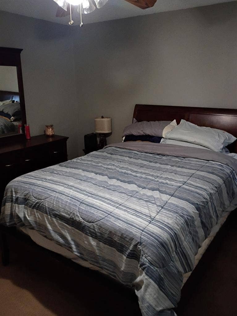 Female roommate wanted