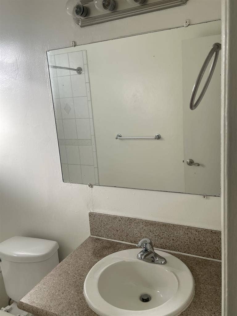 Looking for a roommate ASAP!