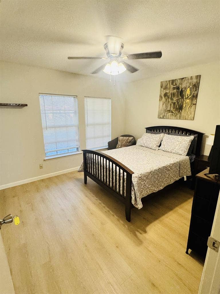 Looking for Female roommates