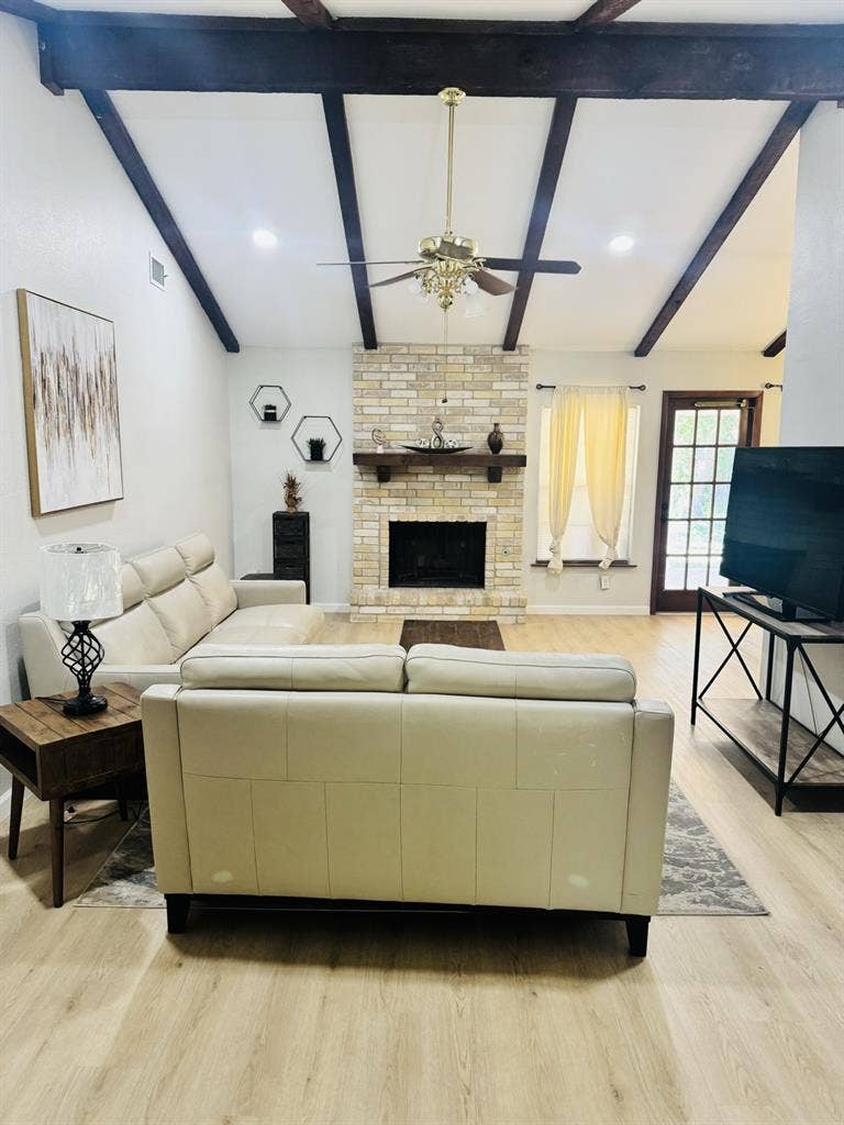 Looking for Female roommates